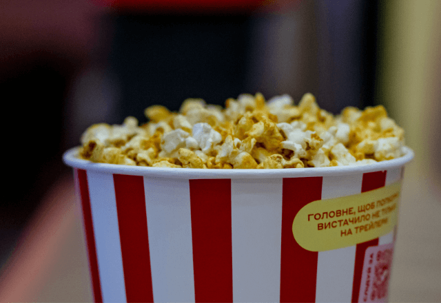 映画館で…「お子さん私のポップコーン食べてます…」母親に声を掛けた結果⇒驚愕の対応に「えっ！？」