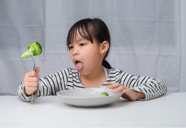 子どもの野菜嫌いを克服！お弁当で実践できる「細かく刻む」「隠す」「巻く」テクニック