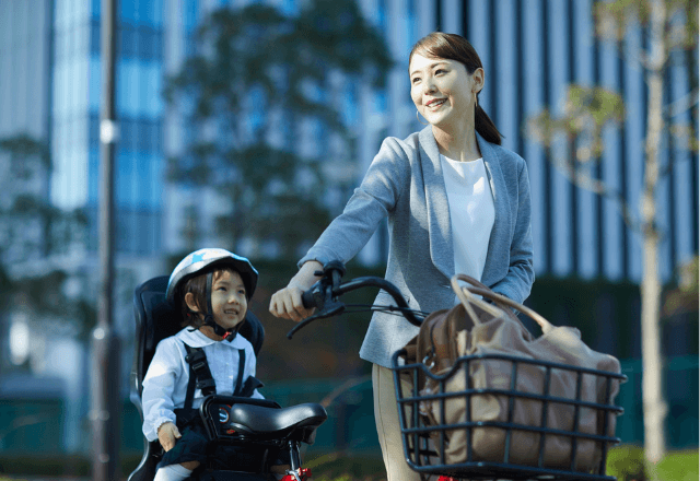 子ども乗せ自転車デビュー！いつから乗れる？安全な選び方とルールの基本