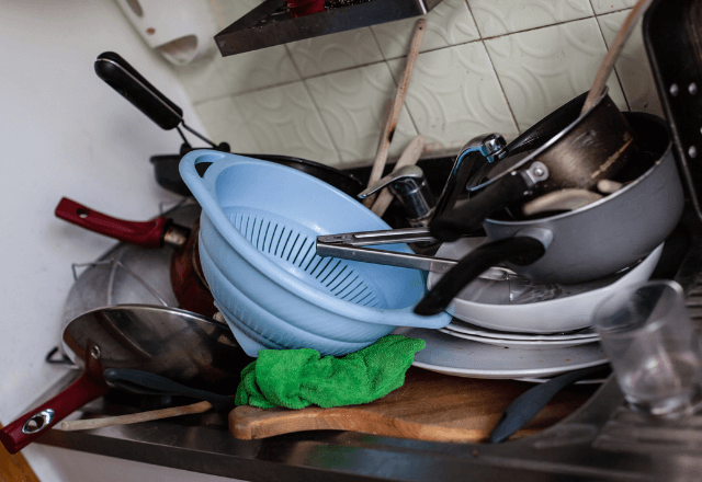 帰省中…「なんか変な音が…」父と顔を見合わせた直後⇒母「逃げて！」台所から飛び出してきた理由にゾッ…