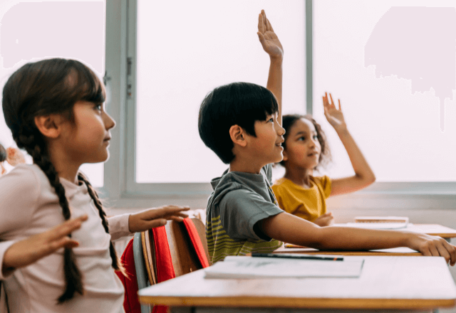 授業参観の服装選びのコツは？好印象を与えるポイントと注意点を紹介