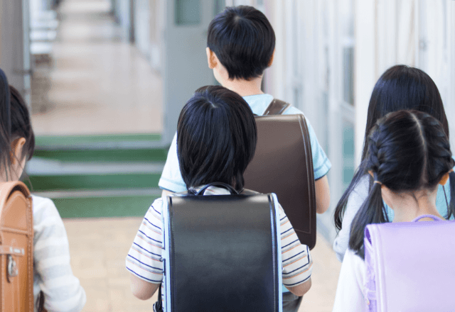 「また忘れ物！？」と怒る前にちょっと待って！プロ直伝“貼るだけ見える化”で小1の忘れ物がピタッと止まる