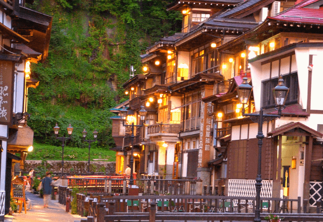 高級旅館で…嫌がらせ客「100人分の社員旅行の予約キャンセルで！」俺「前払い制だけど？」直後⇒真実を伝えた結果