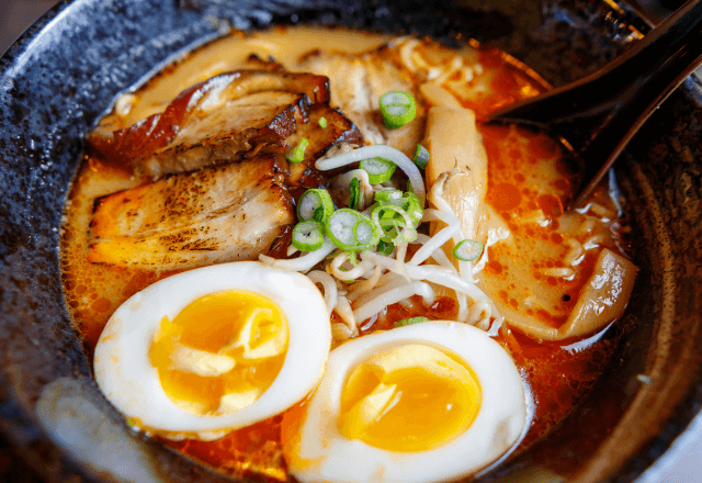 夫「こんな弁当食えるか！」妻の作った弁当を捨てて”ラーメン”を食べ続けた結果⇒夫「頭が痛い…」「今すぐ救急車を！」