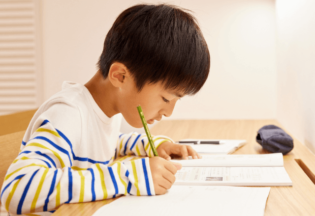 リビング学習を快適に！ランドセルからプリントまでスッキリ収納術