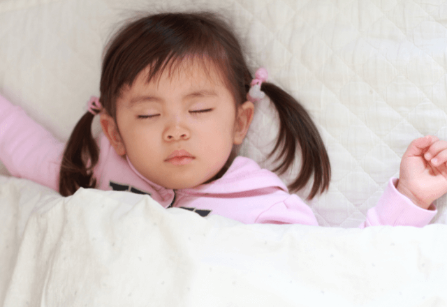 2歳の寝かしつけが楽になる！イヤイヤ期を乗り切るコツ