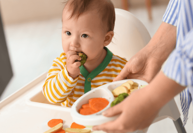 手づかみ食べの注意点は？楽しく進める工夫を紹介