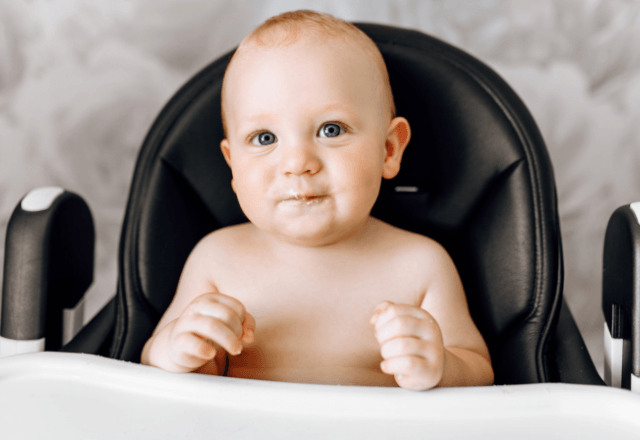 ベビーチェアはいつから？成長に合わせた選び方と安全に使うコツ