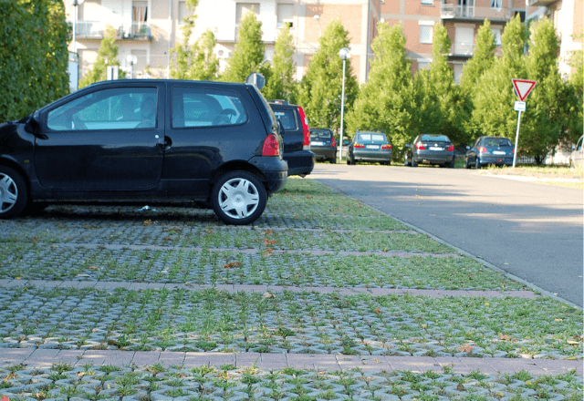 私の土地に”無断駐車”するママ友…「通報するよ？」「困るのはあなただけど（笑）」後日⇒“そのまま工事した”結果