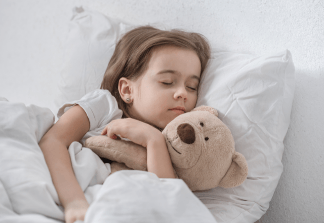 幼児の就寝時間は何時が理想？スムーズに寝かしつけるコツ