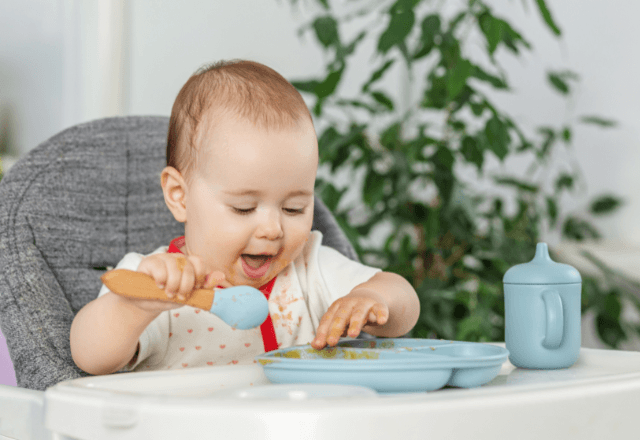 遊び食べを楽しく解決！子どもが集中できる食事のコツと対策