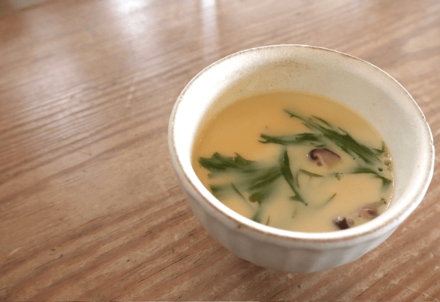 義実家で…「私だけ違う…？」配られた茶碗蒸しに違和感。蓋を開けた直後⇒「これ…」夫が言葉を失ったワケ…