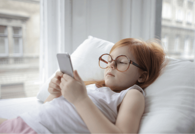 子どものスマホはいつから？契約方法と注意点を解説