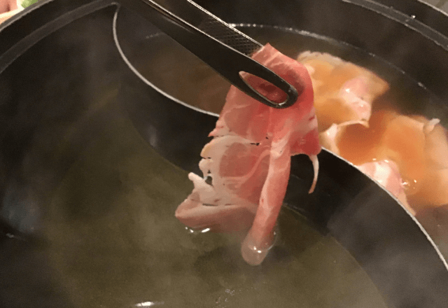 しゃぶしゃぶ店で…私「お肉分厚くない…？」店員「当店ではこれです」だが後日⇒HPで知った【真相】に「は？」