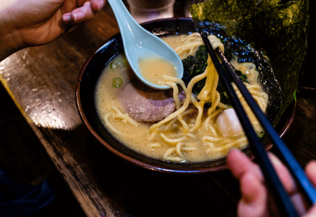 私「ここのラーメン屋、美味しいんだって」彼「入る？」だが入店直後⇒「失礼します」即退店したワケ…