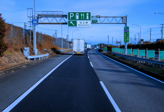 高速道路のサービスエリアで…妻「帰れ！」夫「わかった」大喧嘩をした夫の”衝撃行動”に驚愕