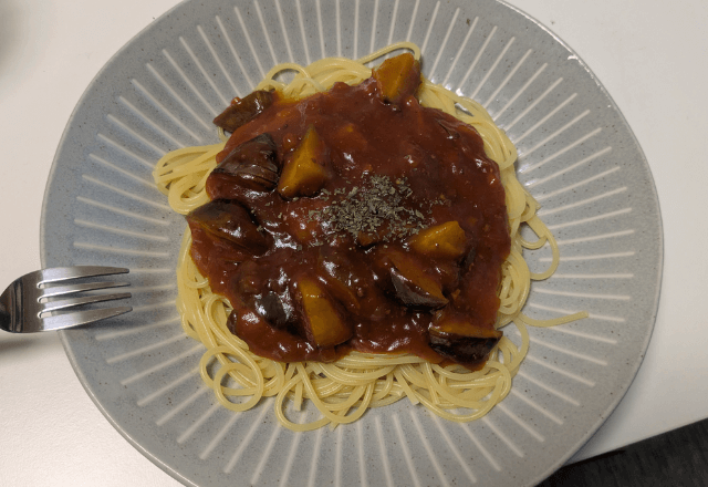 手作りナスで食欲そそる！？ナスのトマトソースパスタの作り方を紹介