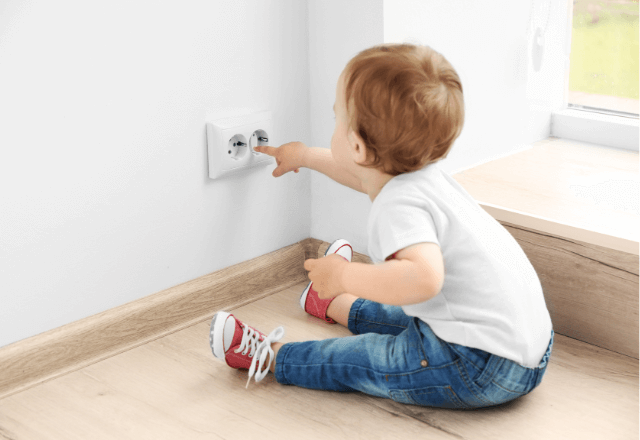 赤ちゃんの安全を守る！コンセント隠しのアイデアと手軽な対策法