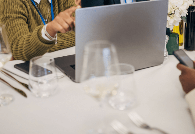 大事な商談で…上司「お前は邪魔！だから帰れ（笑）」私「分かりました！」帰宅5分後⇒”まさかの事態”に上司がSOS