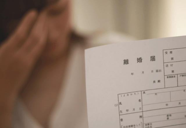 出産直後…托卵を疑う夫「離婚だ！慰謝料を払え！」妻「離婚はする。けど…」直後⇒勘違いをしていた夫が青ざめて…！？