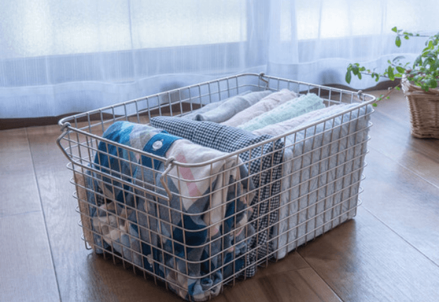 「また出しっぱなし！」のイライラが激減。ワイヤーバスケットだけで部屋がおしゃれになる収納の裏ワザ