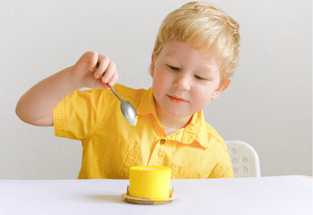 スプーンの持ち方はいつから直す？楽しく正しく身につけるコツ