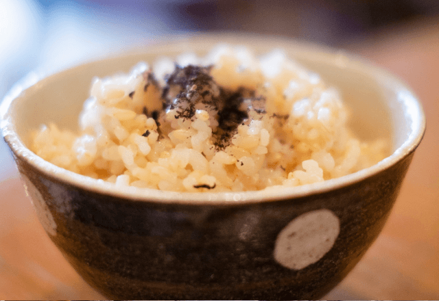 ハンバーグ屋で…夫の前に置かれたのは“白米のみ”。店員に確認した直後⇒「当然ですが…」驚愕の返答に絶句…