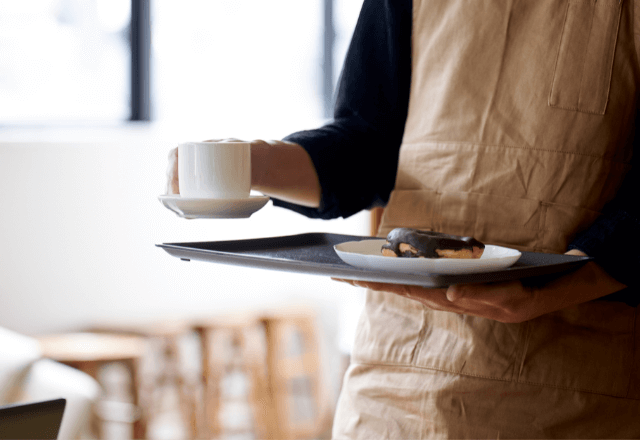 カフェで…「こんな料理食べない！」と激怒する客が。しかし店員の一言で⇒客「もう一回食べてみる…」