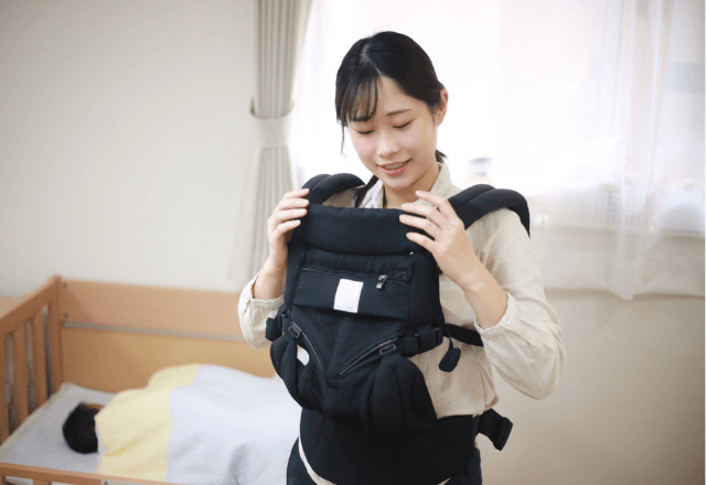 抱っこ紐はいつから使える？縦抱き・横抱きの特徴と安全な選び方