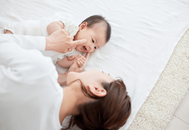 赤ちゃんへの語りかけはなぜ重要？会話不足がもたらす影響