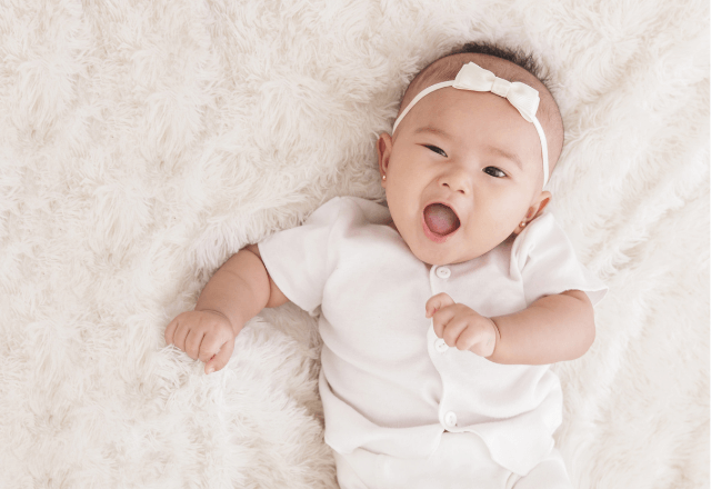 赤ちゃんの利き手はいつ決まる？時期の目安や見分け方のコツを解説