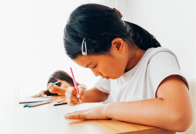 子どものやる気を引き出す！リビング学習に最適な机選びのコツ