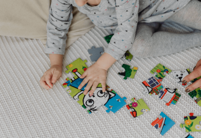 知育玩具として人気の秘密！型はめパズルの効果と選び方
