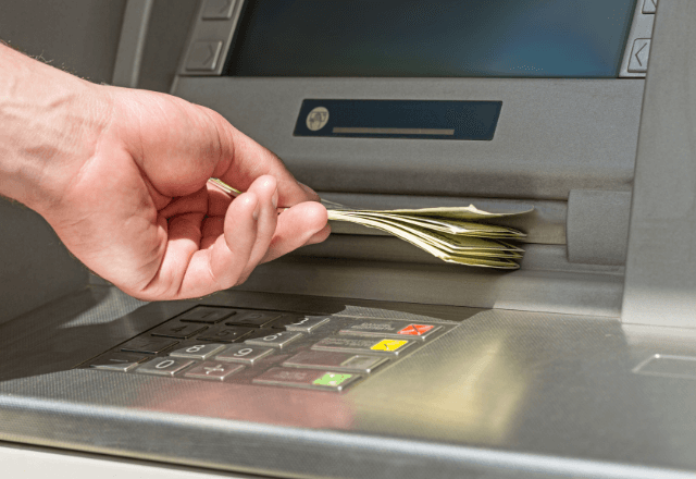 結婚した同級生「旦那はATM（笑）」私「あのさ…」絶縁して3年後→同級生「助けて！！」SOS？！