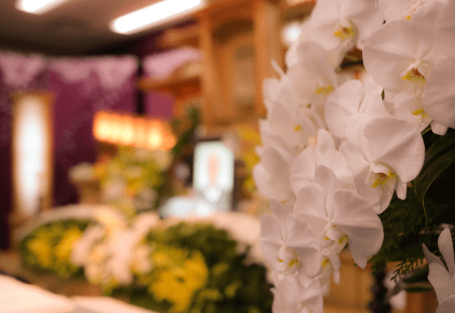 義母「自分の夫の葬式に来ないつもり！？」私「夫とランチ中ですけど？」直後⇒義母の意図に気づき絶句…