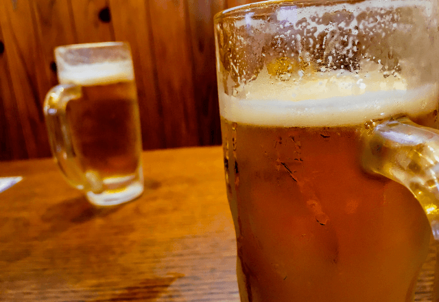 居酒屋の飲み放題で…店員「今、混んでるんで」に唖然。2杯しか来ず終了！？「もう来ない」と誓ったワケ…