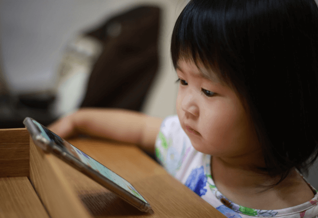 子どもの「スクリーンタイム」とどう向き合う？保育士が伝える、メディア利用のルールづくり