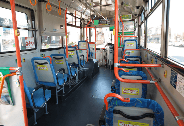 「ドアが…」バスの乗車口に違和感。直後⇒「待ってー！」運転手に向かって叫んだ【衝撃の事態】に冷や汗…