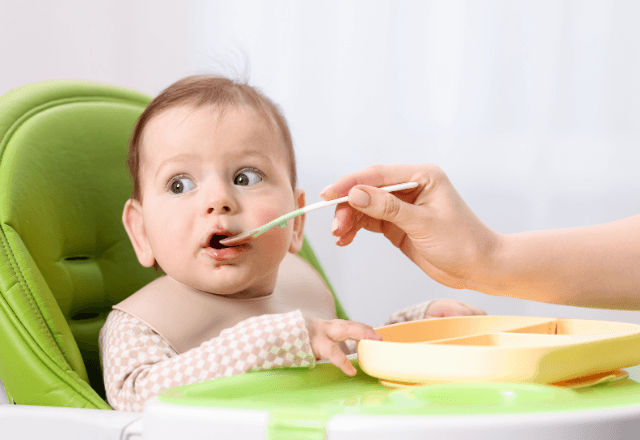 子どもの食べこぼし対策！床掃除をラクにする身近なアイデア集