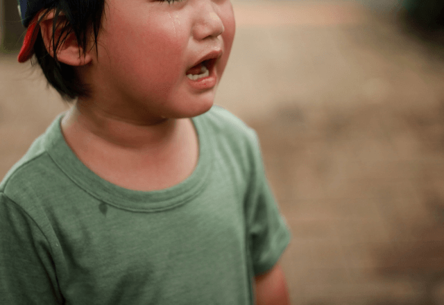 スーパーで…号泣している“ママ友の子ども”と遭遇！？⇒声をかけると…“まさかの理由”にゾッ…