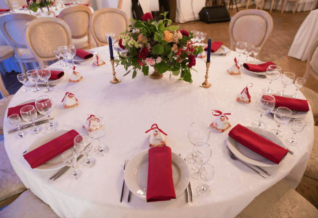 私「友人の結婚式に参列したい」夫「子どもは任せて」だが当日⇒夫「もう席ないよ」勝手に欠席連絡されたワケ…