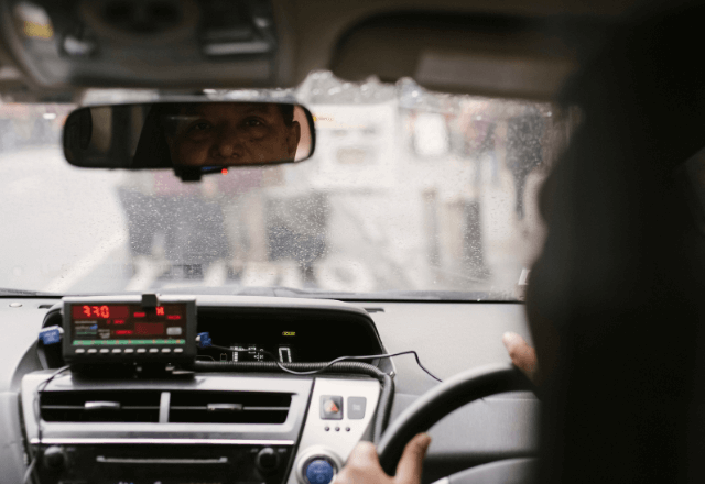 タクシーで…私「美容院までお願いします」運転手「はい」しかし走行中⇒「自分で探せよ」路肩に停められて―！？