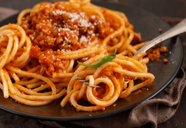 ファミレスで…【1時間以上放置】されて店員を呼んだ結果⇒“衝撃の一皿”と非常識な対応に騒然！？