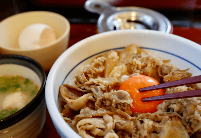 牛丼屋で…見知らぬ男性「ここは私に奢らせて」私「結構です」しかし次の瞬間⇒伝票を奪い取られて―！？