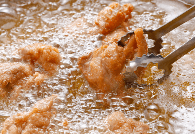 産後なのに…「唐揚げ30人分揚げて」新築祝いでコキ使われた私。来客が帰った直後⇒義祖母が放った【衝撃の一言】に一同絶句…