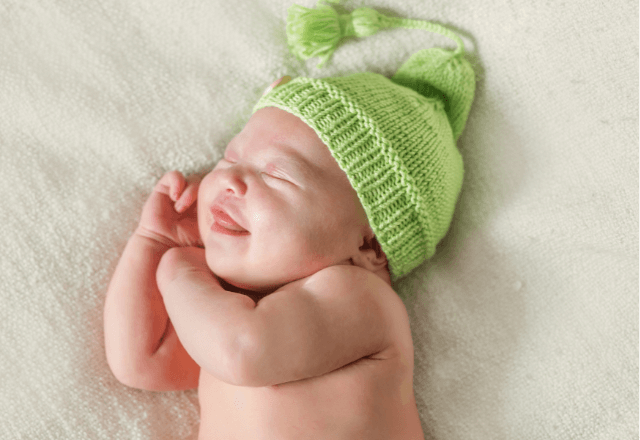 新生児との遊び方！成長を促す関わりと注意点