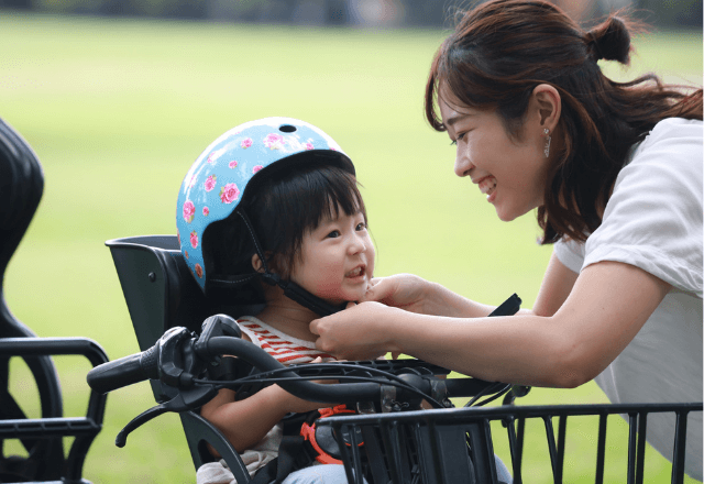 子ども乗せ自転車｜安全な乗り方といつから乗れる？