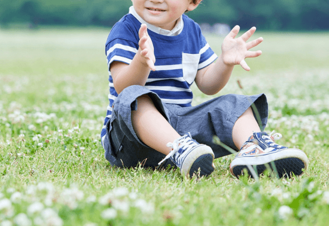 公園で…私「2歳位の子どもがずっと1人で遊んでます」警察に通報した結果⇒現れた父親の対応に「うそ…」