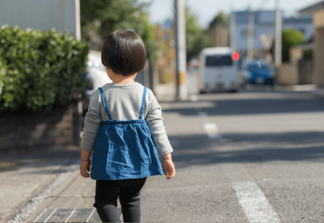 「3歳くらいの子どもが毎日1人で登園してます」児童相談所に連絡した結果⇒ 衝撃の展開に「信じられない…」