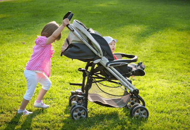 2人育児のお出かけを楽に！ベビーカーステップの魅力と選び方